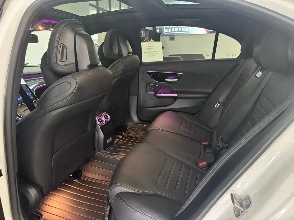 Mercedes-Benz C-Class — миниатюра 16
