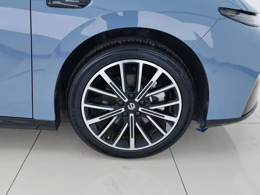 Leapmotor Leapmotor B01 — миниатюра 6