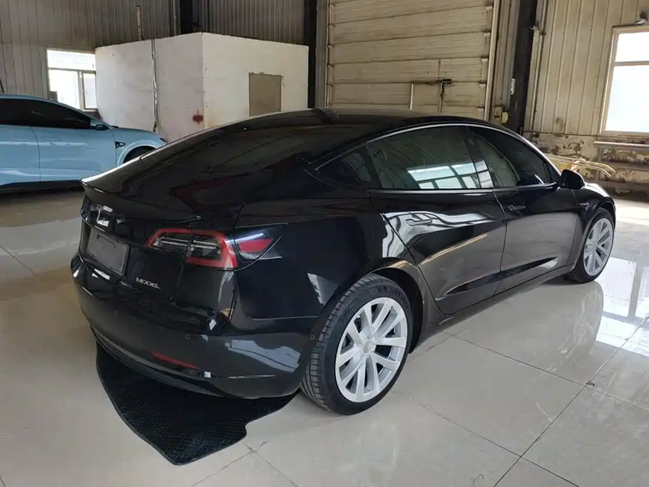 Tesla Model 3 — миниатюра 3