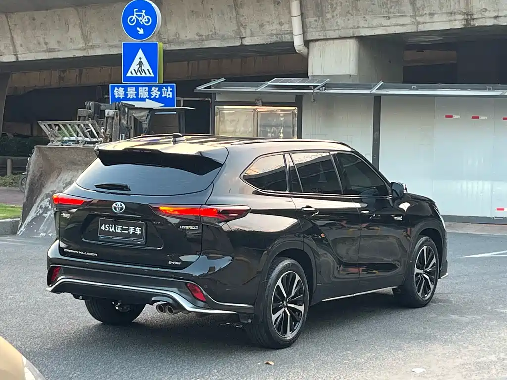 Toyota Crown Kluger — миниатюра 5