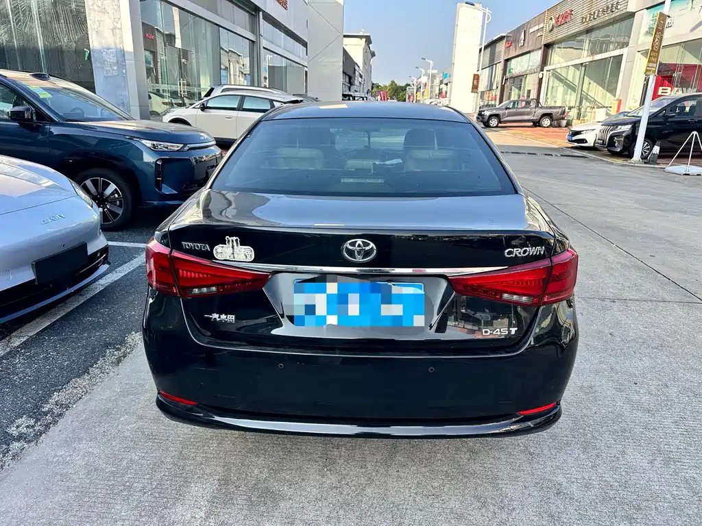 Toyota Crown — миниатюра 8