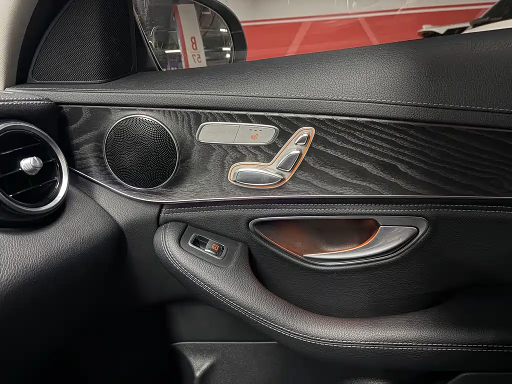 Mercedes-Benz C-Class — миниатюра 14