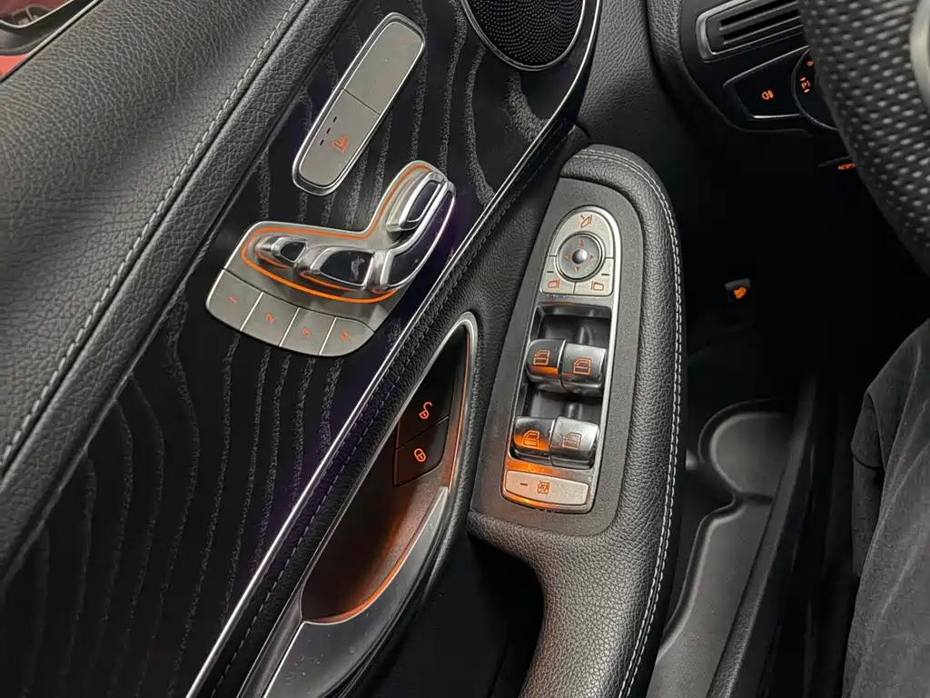 Mercedes-Benz C-Class — миниатюра 13