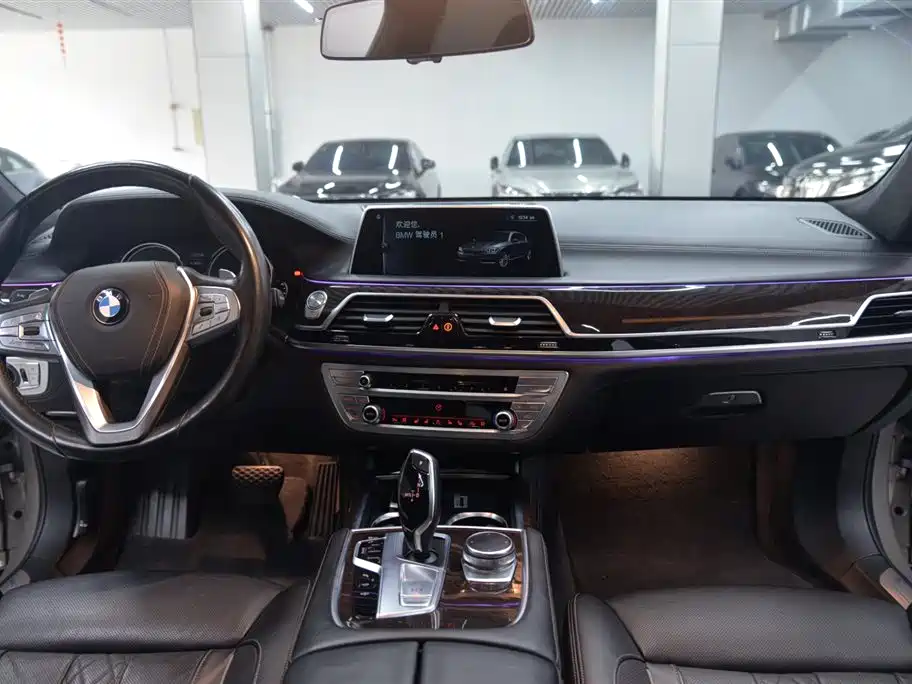 BMW 7 Series 7 2016 750Li xDrive мест