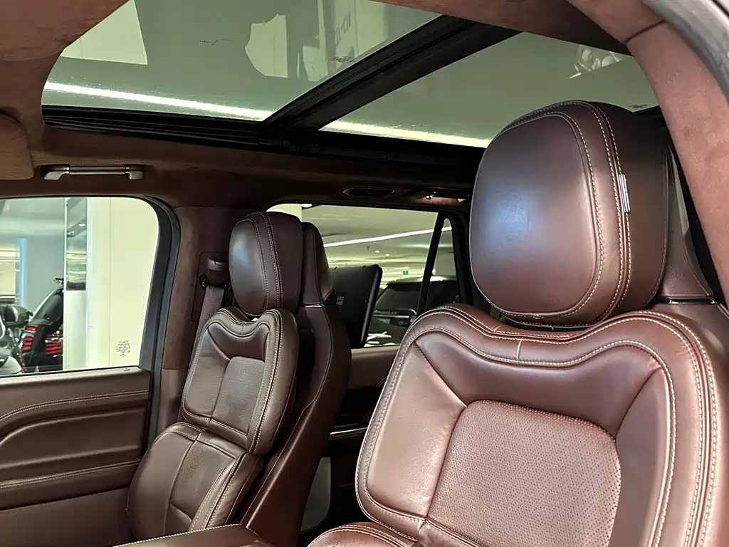 Lincoln Navigator — миниатюра 11