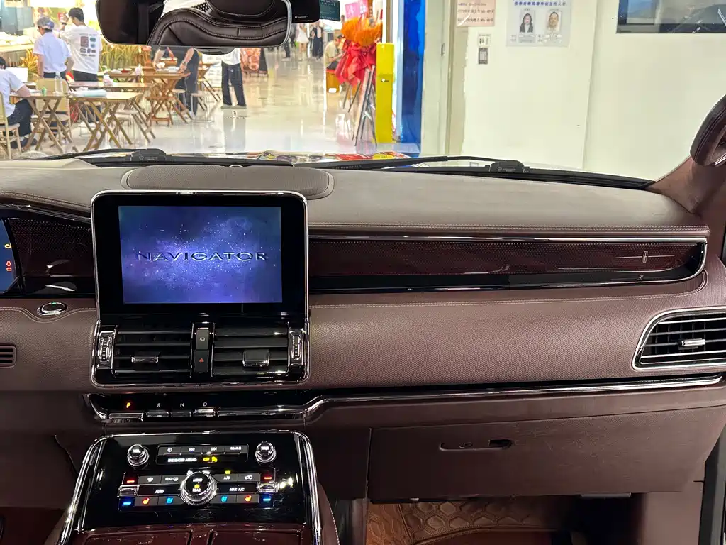 Lincoln Navigator — миниатюра 21