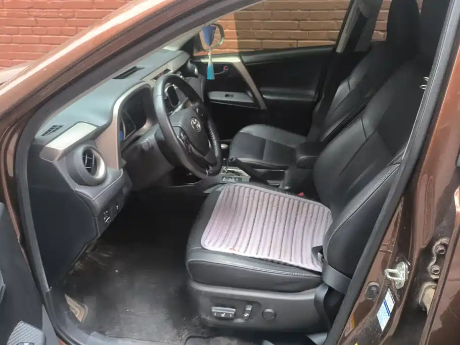 Toyota RAV4 — миниатюра 9