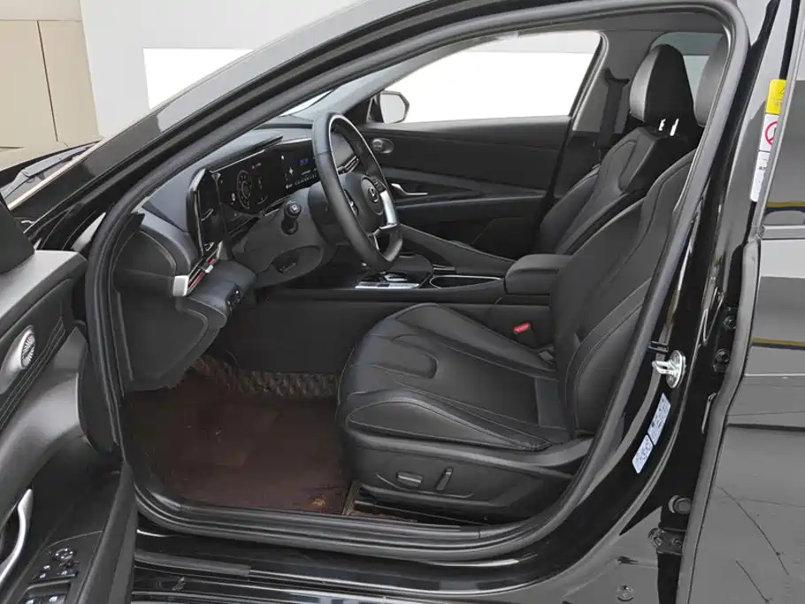 Hyundai Elantra — миниатюра 9