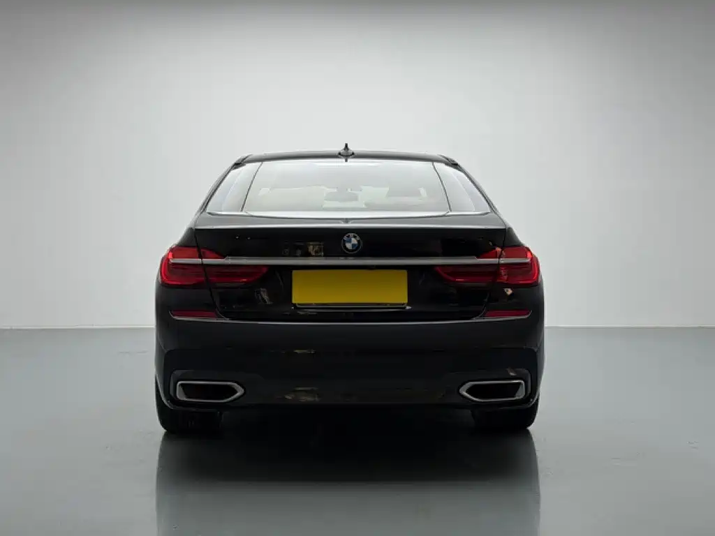 BMW 7 Series — миниатюра 5