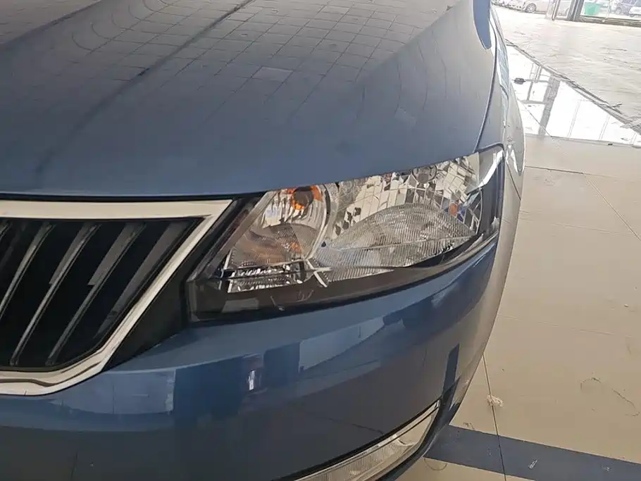 Skoda Rapid Spaceback — миниатюра 5