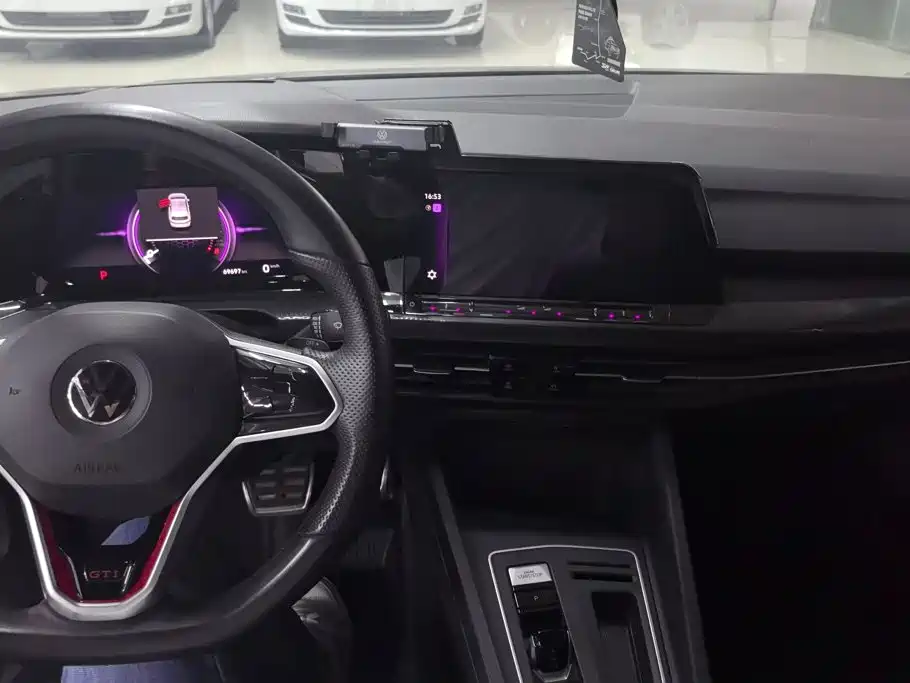 Volkswagen Golf GTI — миниатюра 12