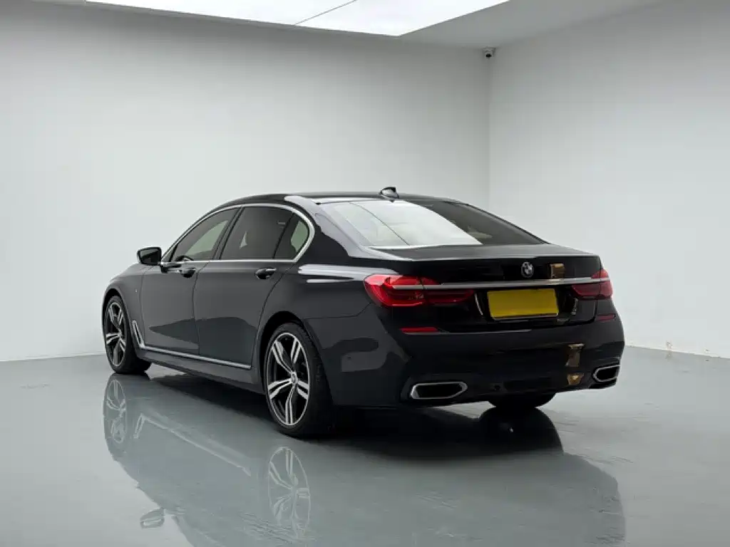 BMW 7 Series — миниатюра 4