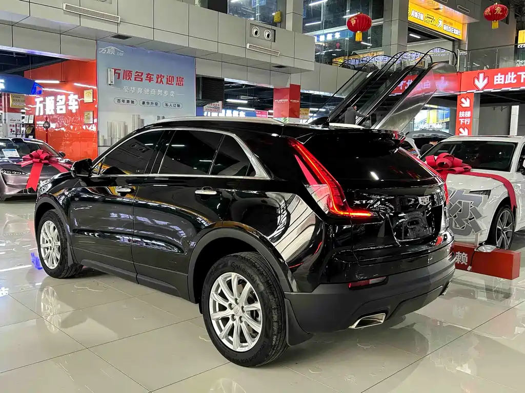 CADILLAC XT4