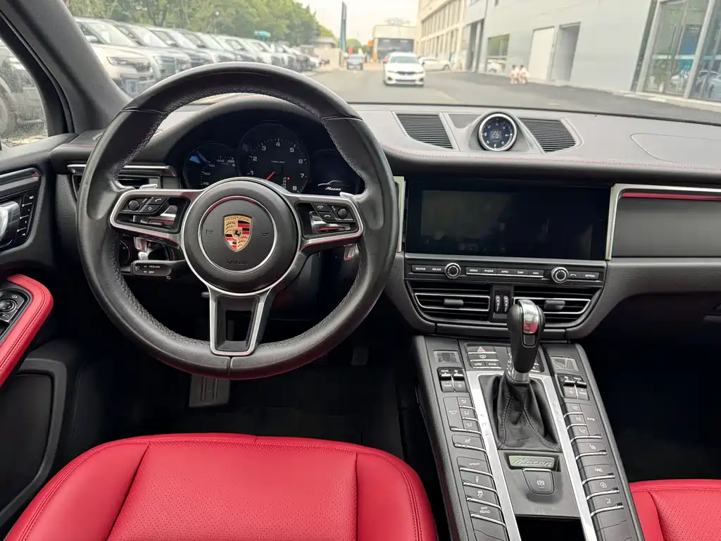 Porsche Macan — миниатюра 12