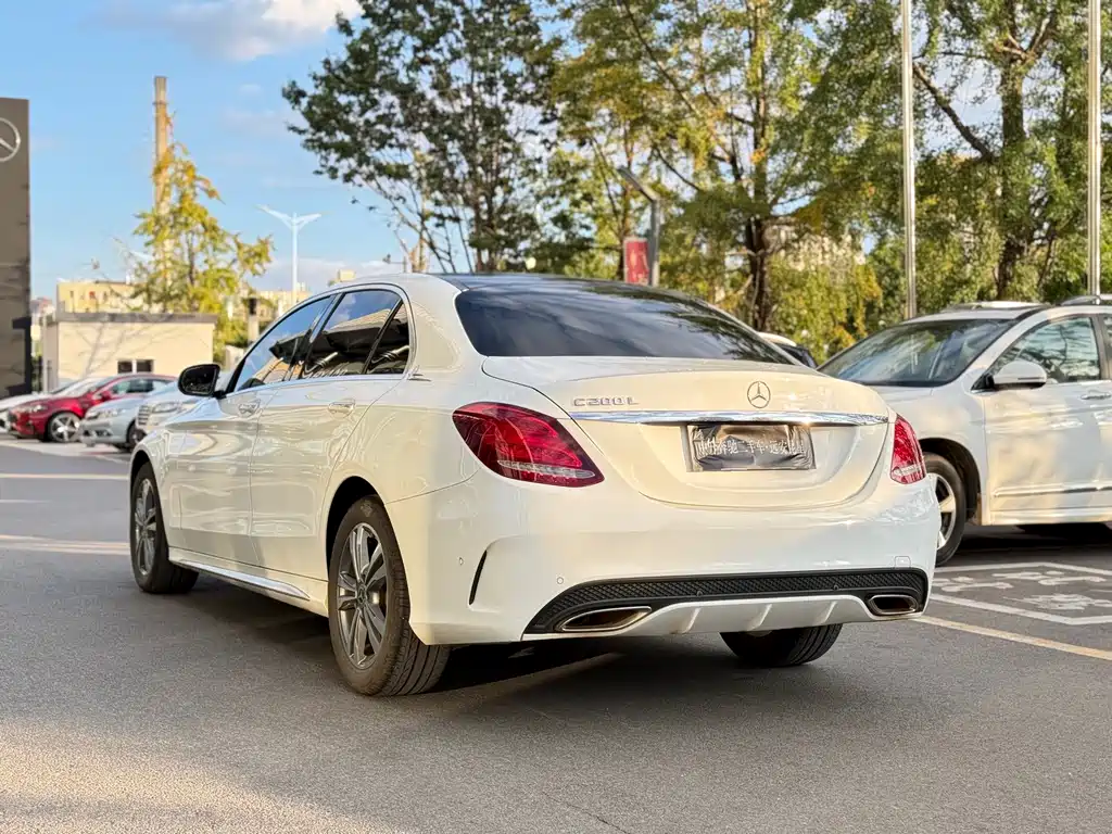 Mercedes-Benz C-Class — миниатюра 7