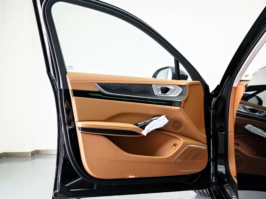 Hongqi H9 2025 2.0T Luxury 5 мест