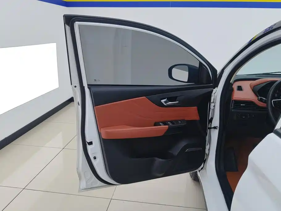 Dongfeng EV YOUNG Guang Xiaoxin — миниатюра 7