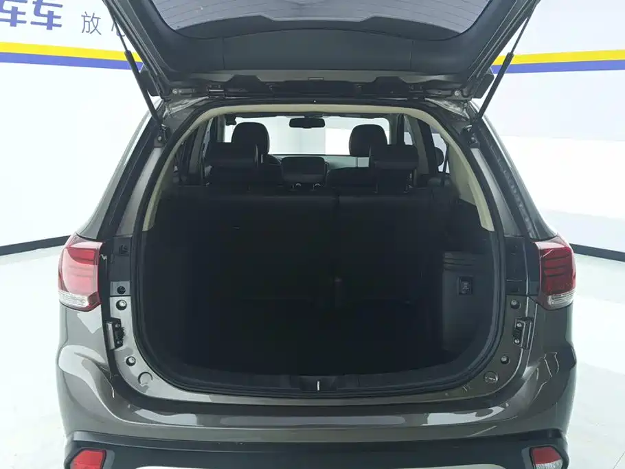Mitsubishi Outlander — миниатюра 4