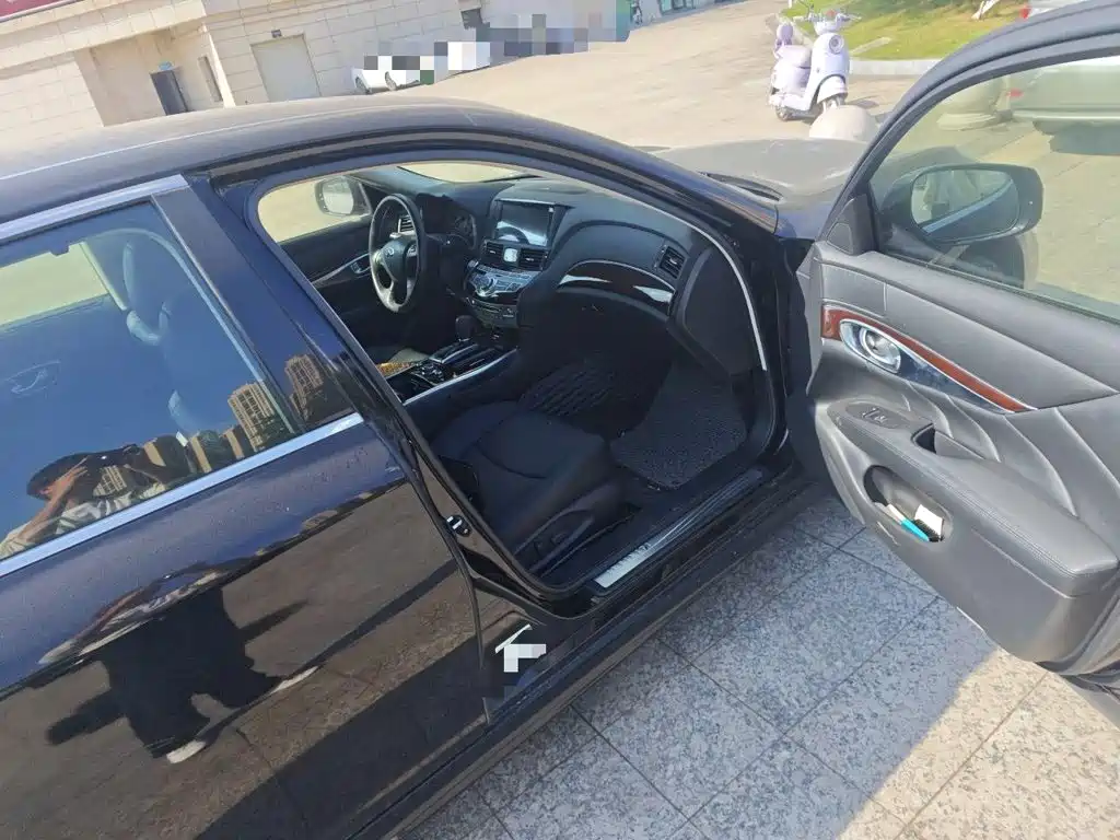 Infiniti Q70 — миниатюра 18