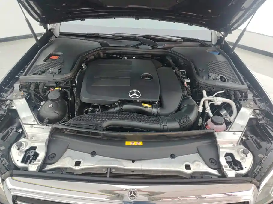 Mercedes-Benz E-Class — миниатюра 10