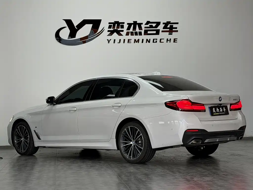 BMW 5 Series — миниатюра 7