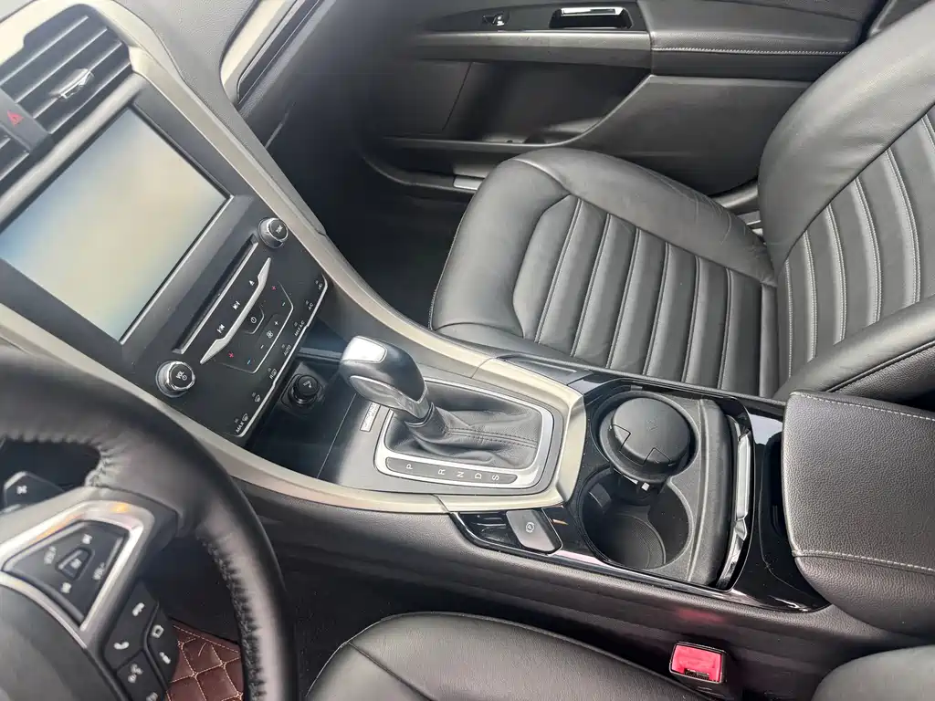 Ford Mondeo — миниатюра 7