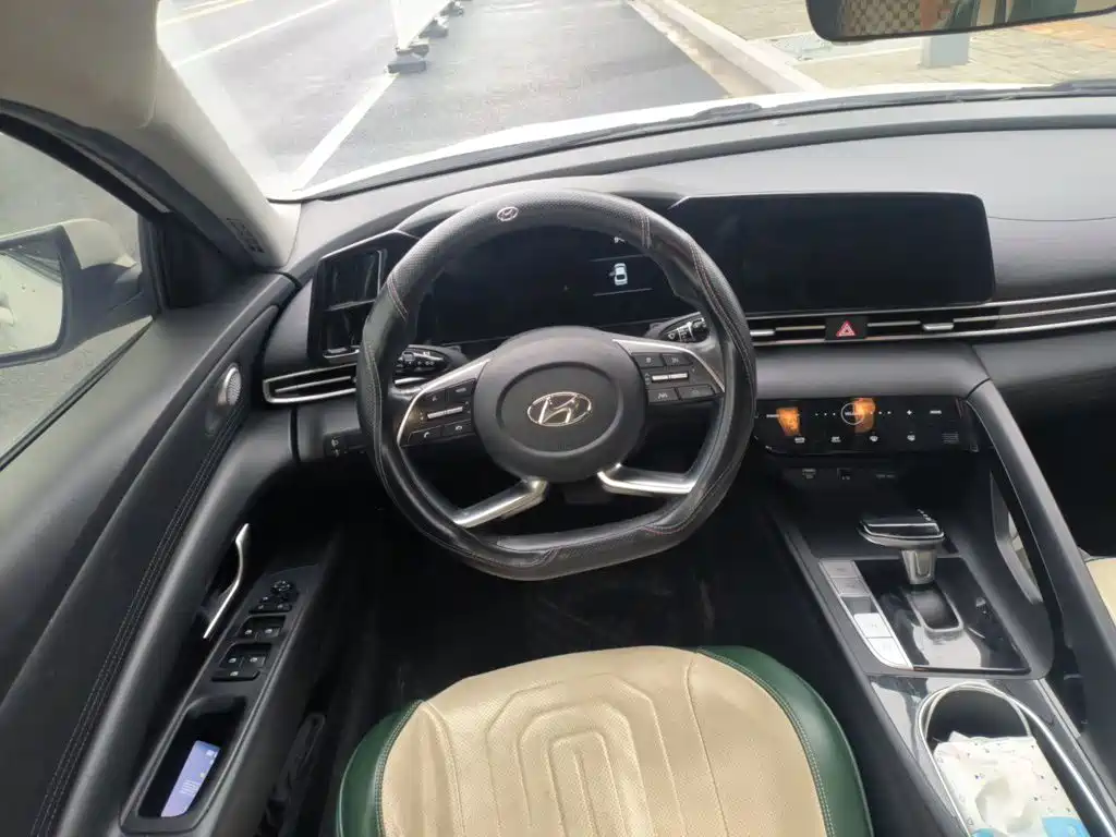 Hyundai Elantra — миниатюра 6