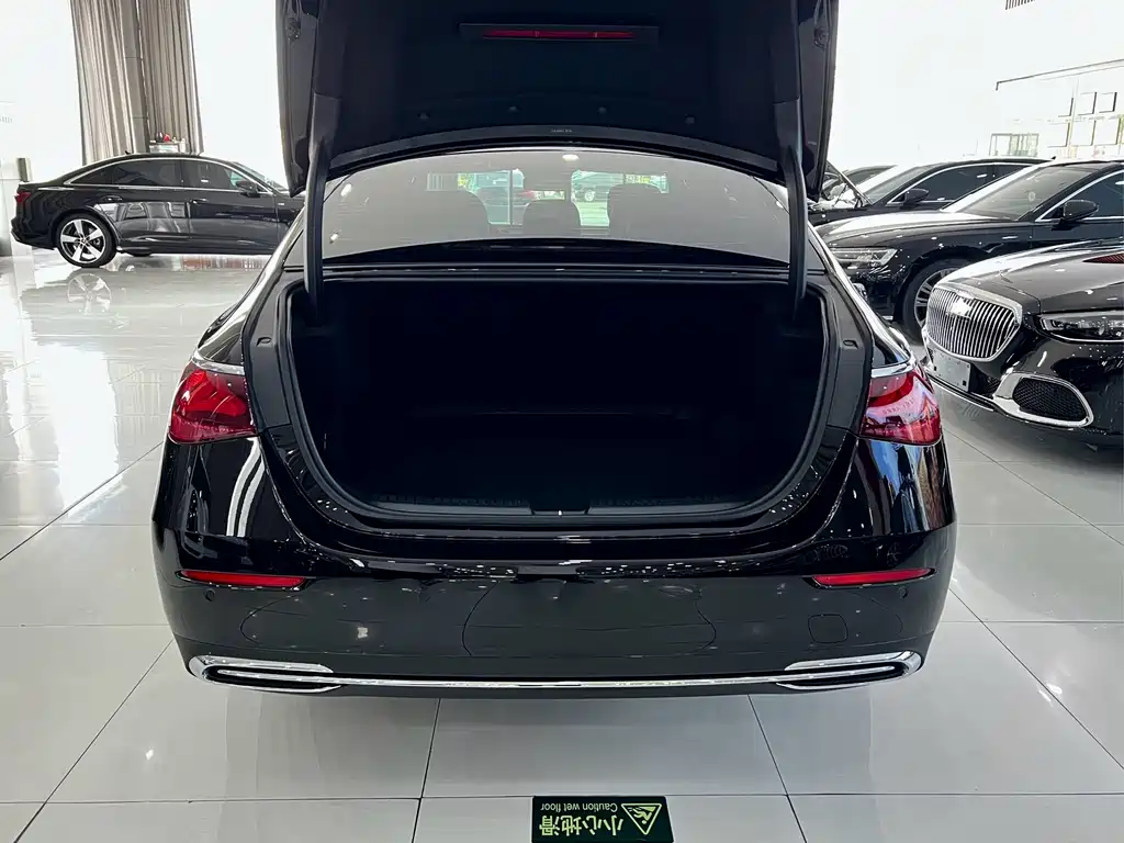 Mercedes-Benz E-Class — миниатюра 21