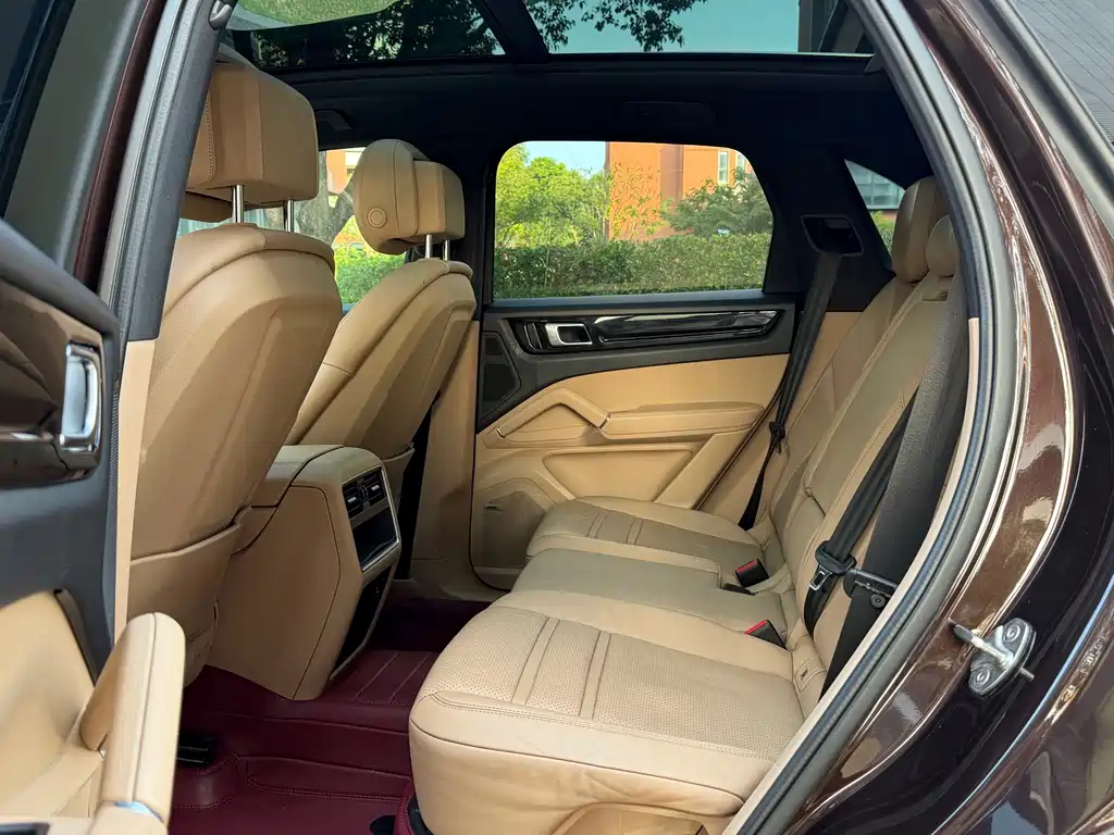 Porsche Cayenne — миниатюра 16
