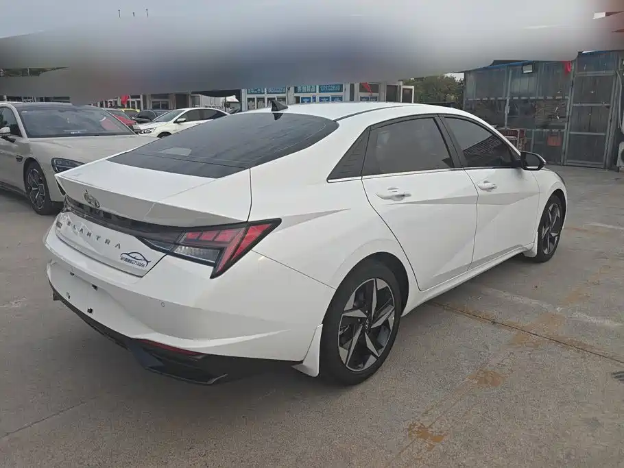 Hyundai Elantra — миниатюра 3
