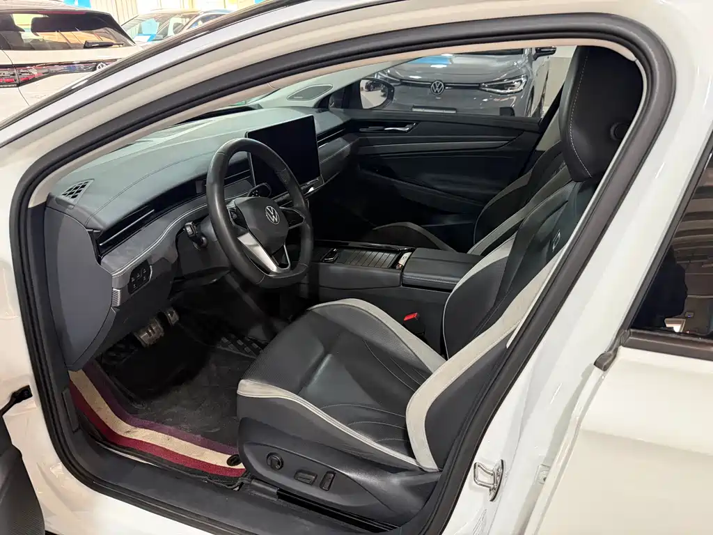 VOLKSWAGEN ID.7 VIZZION