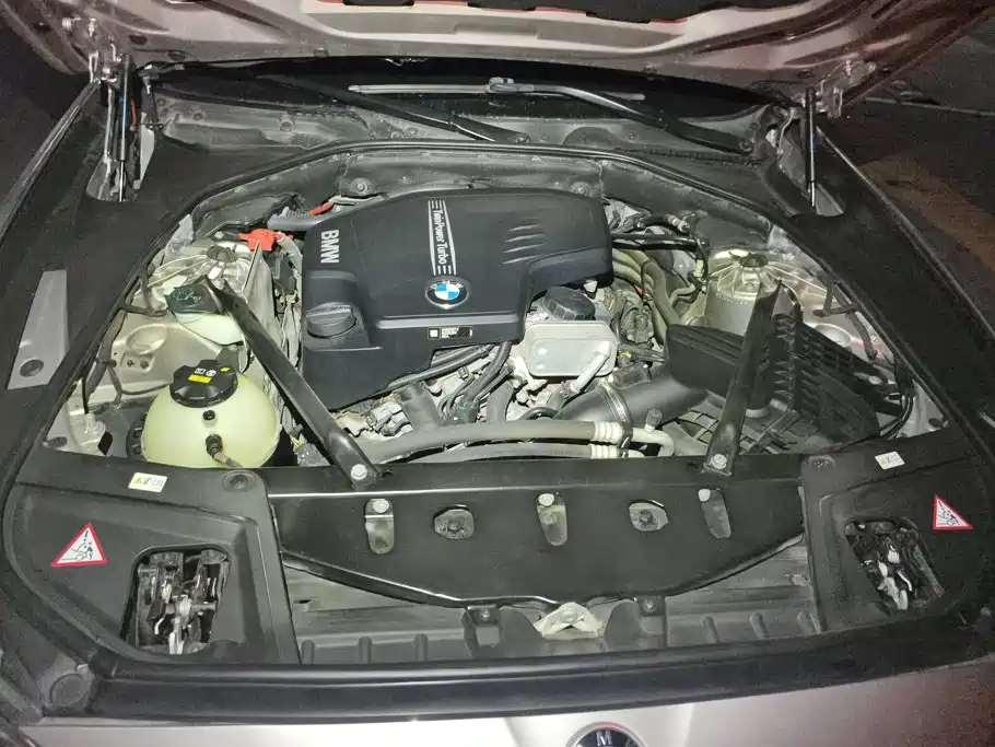 BMW 5 Series — миниатюра 10