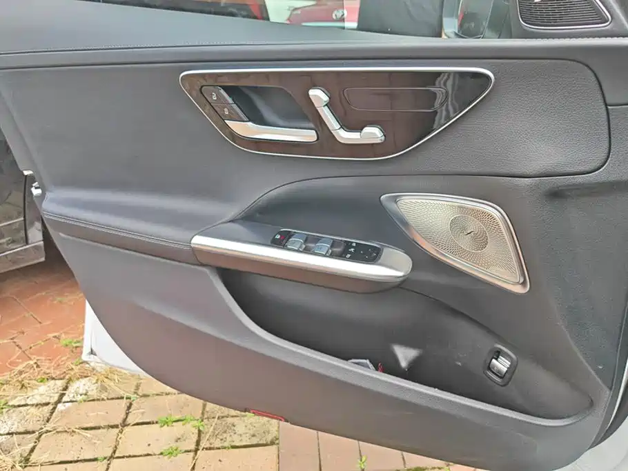 Mercedes-Benz C-Class — миниатюра 7