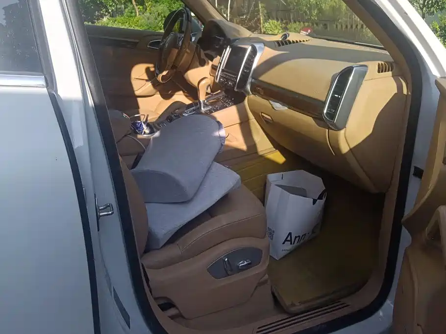 Porsche Cayenne — миниатюра 8