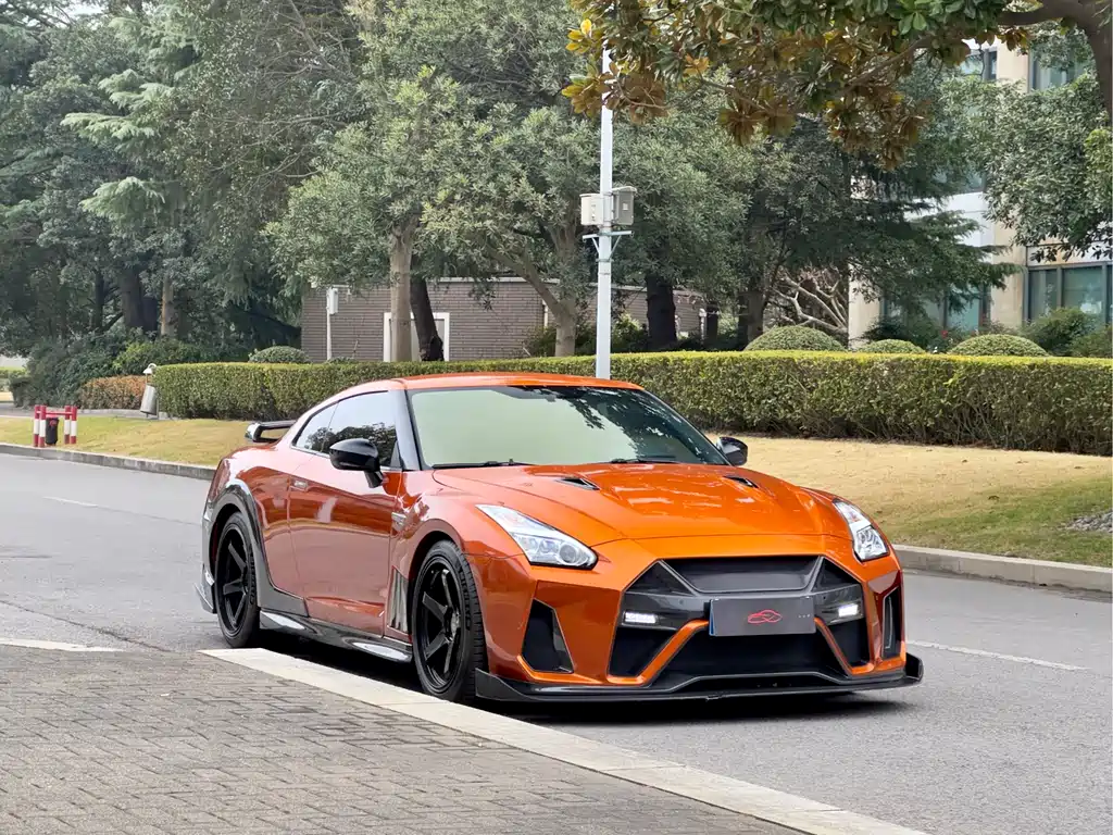 NISSAN GT R