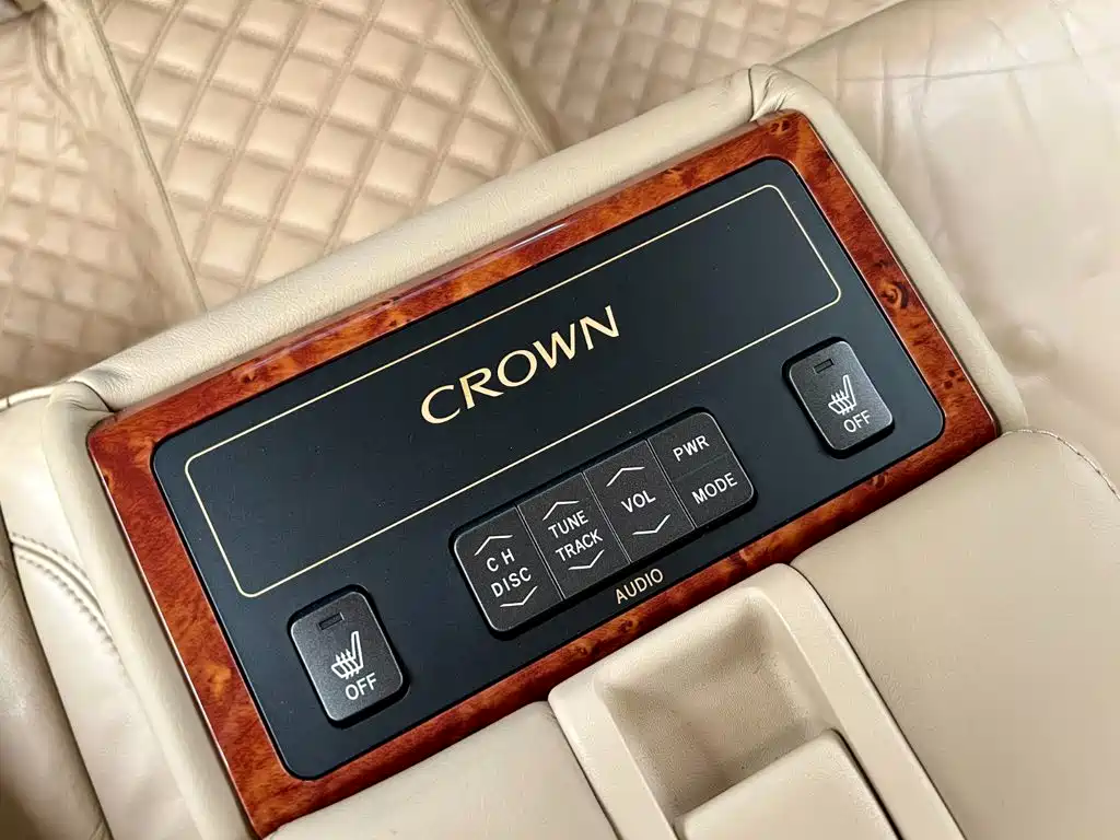 Toyota Crown — миниатюра 15