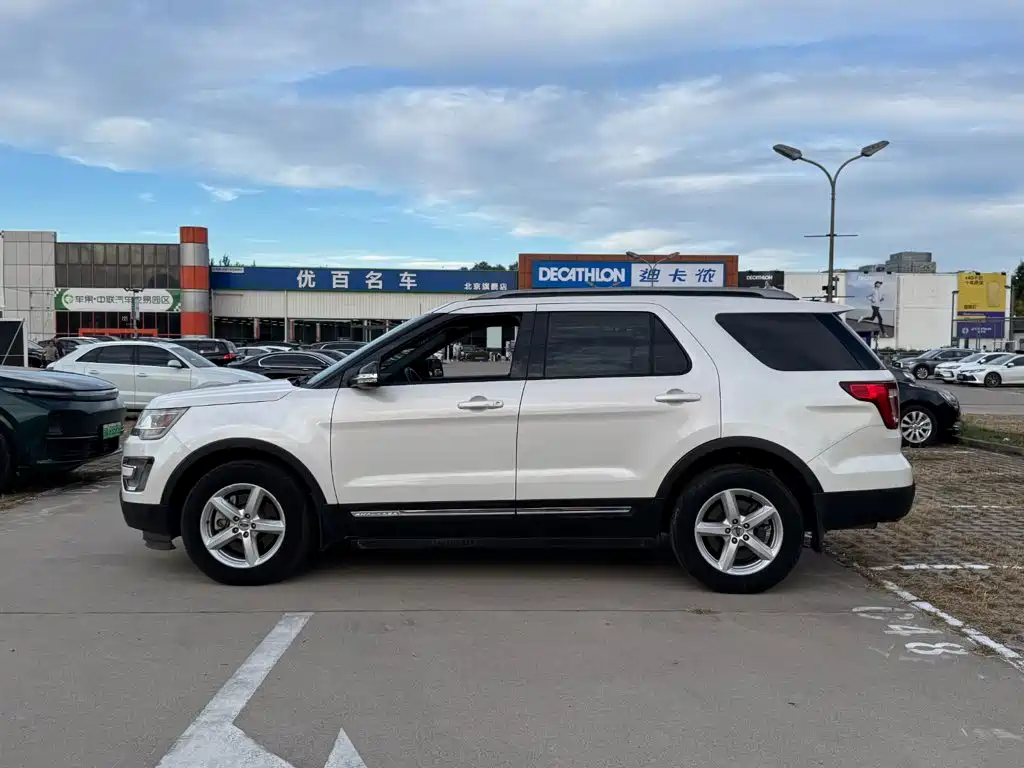 Ford Explorer (Import) — миниатюра 7