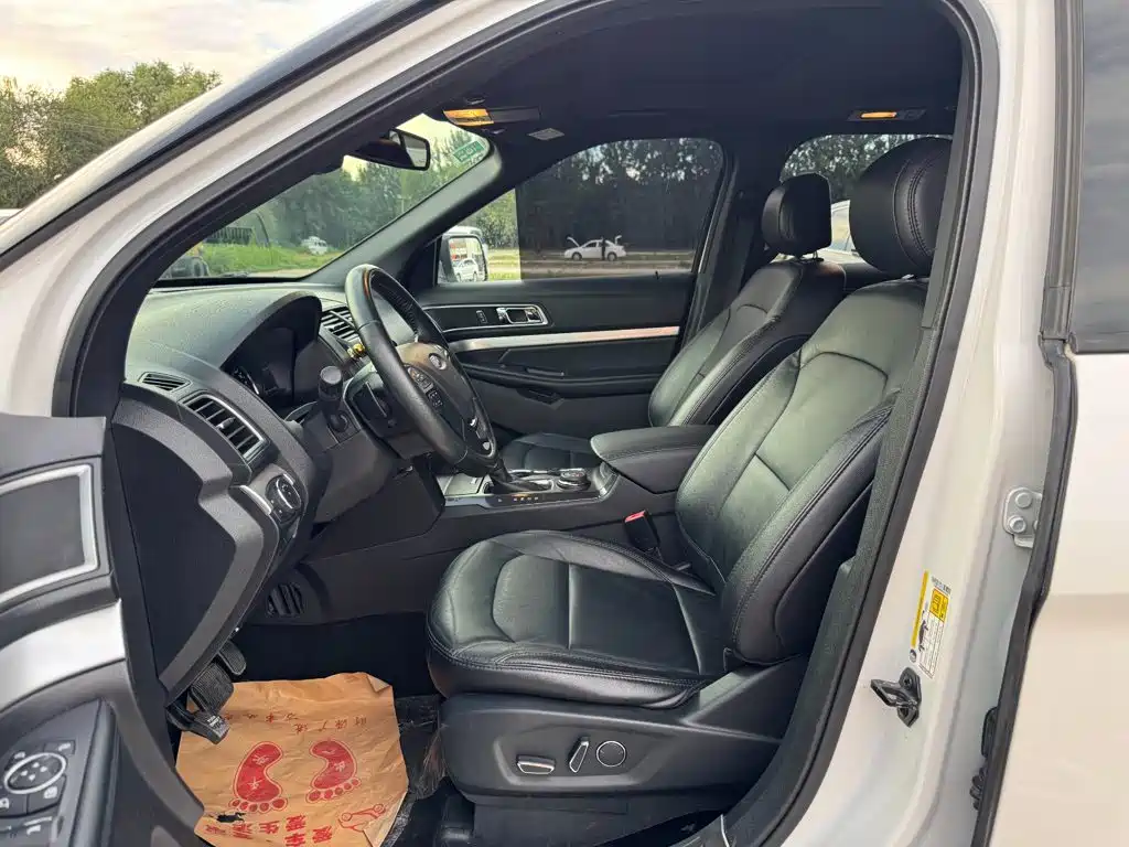Ford Explorer (Import) — миниатюра 14