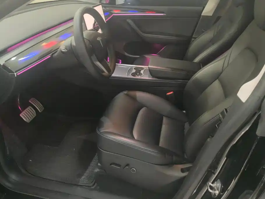 Tesla Model Y — миниатюра 9