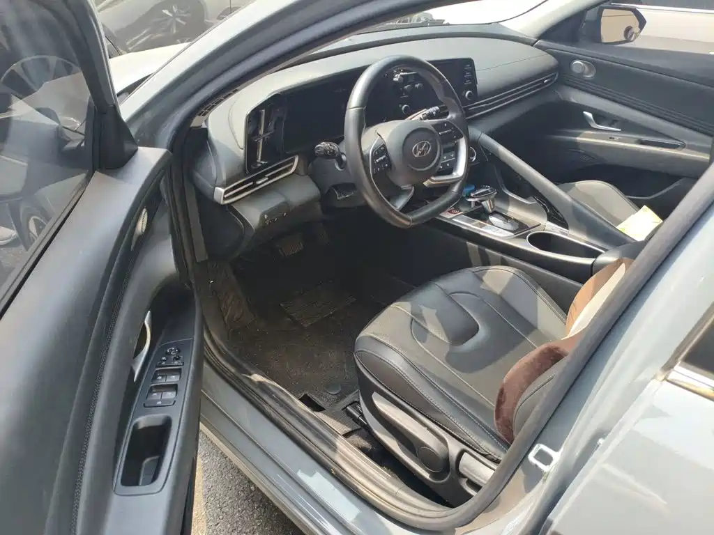 Hyundai Elantra — миниатюра 12