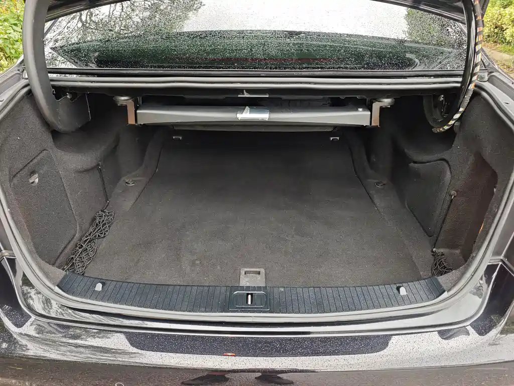 Mercedes-Benz E-Class — миниатюра 17