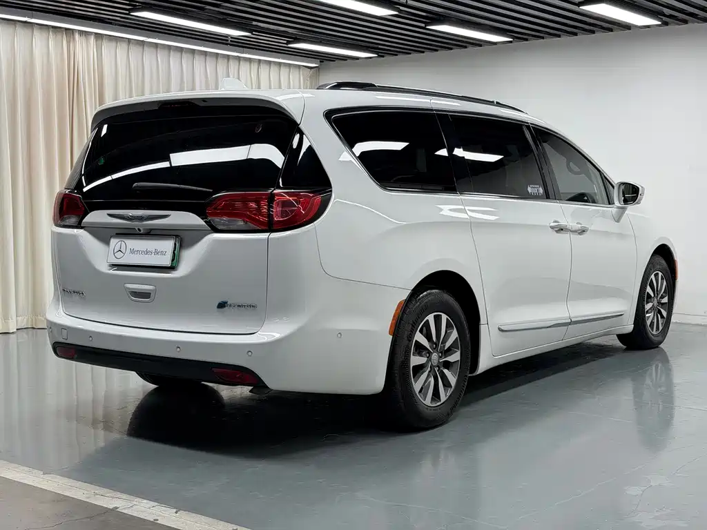Chrysler Grand Voyager PHEV (Import) — миниатюра 19