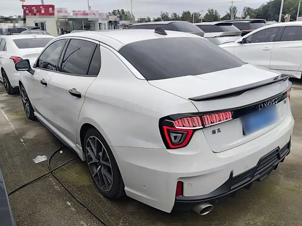 Lynk & Co 03 — миниатюра 5