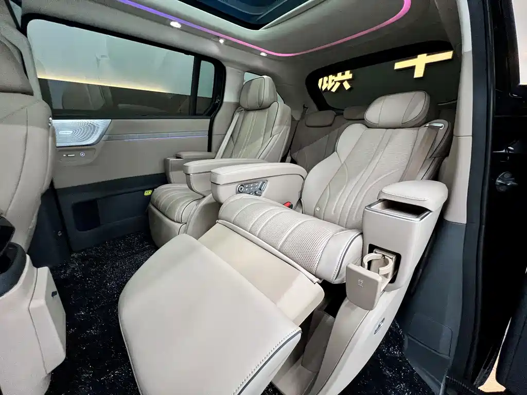 XPeng X9 — миниатюра 16