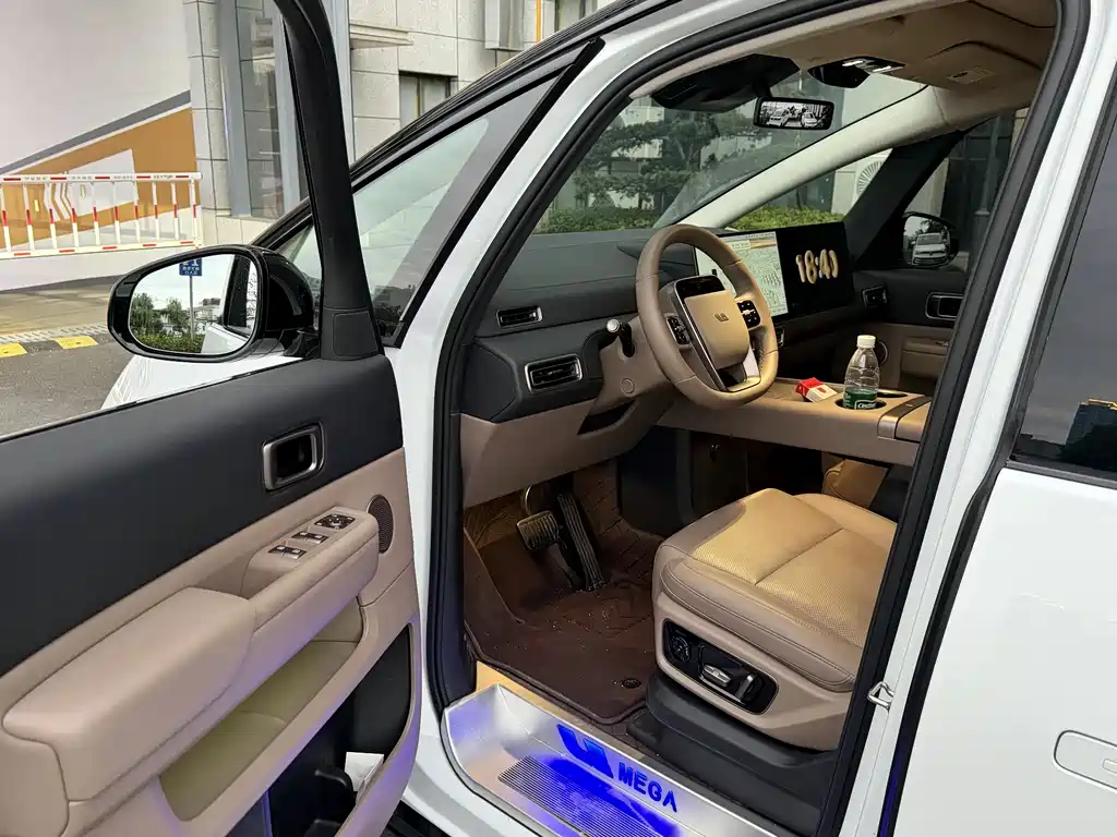 Li Auto MEGA 2025 Home