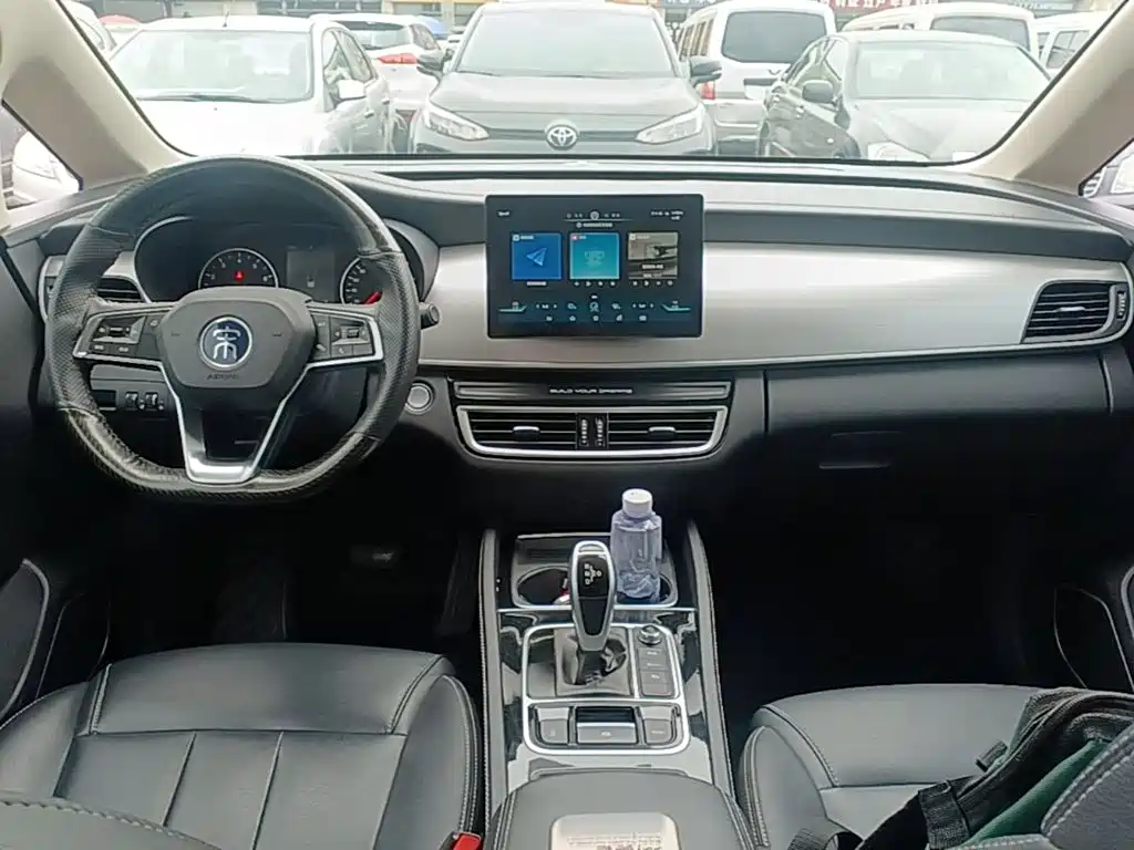 BYD MAX — миниатюра 10