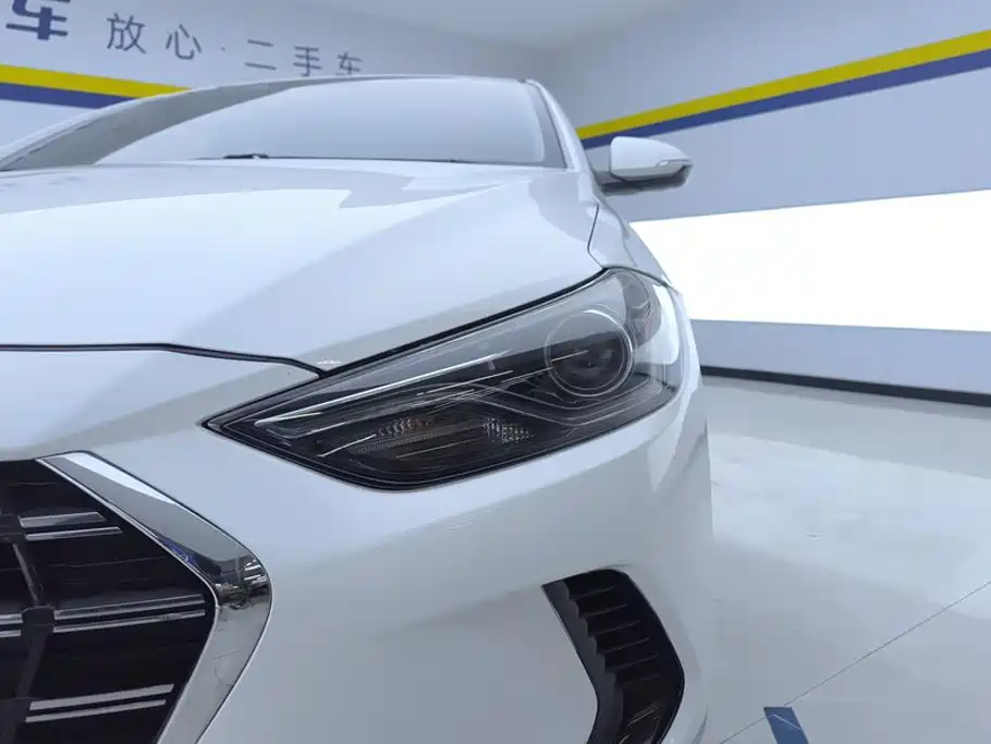 Hyundai Elantra — миниатюра 5