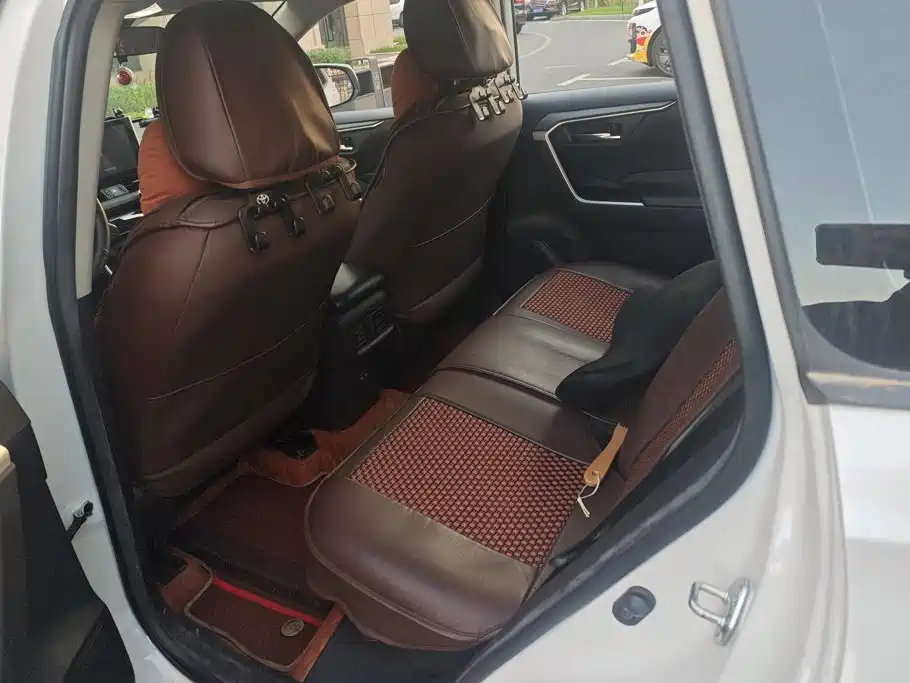 Toyota RAV4 — миниатюра 11