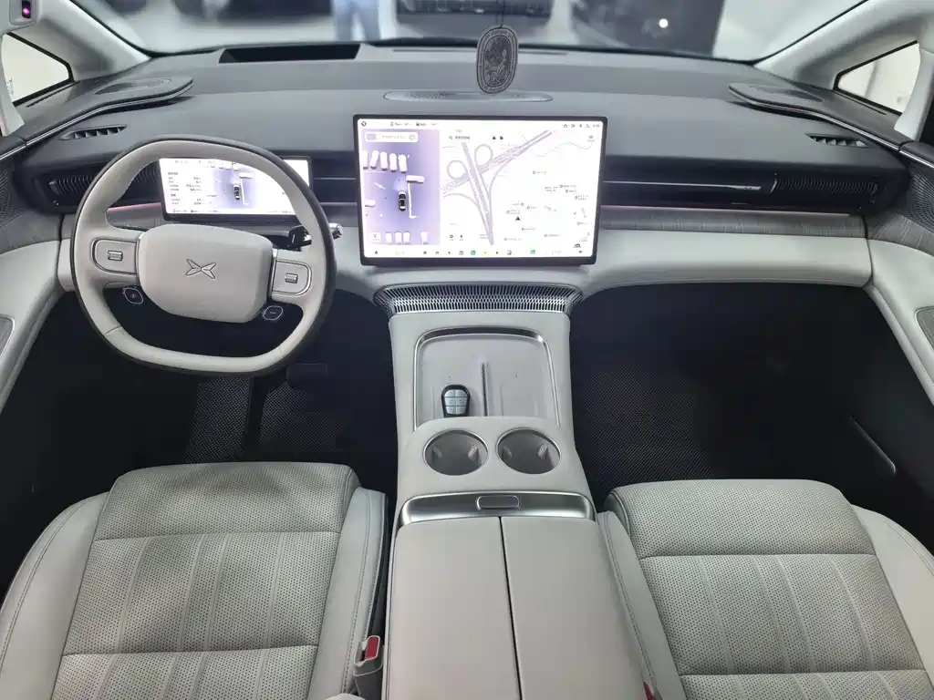 XPeng X9 — миниатюра 10