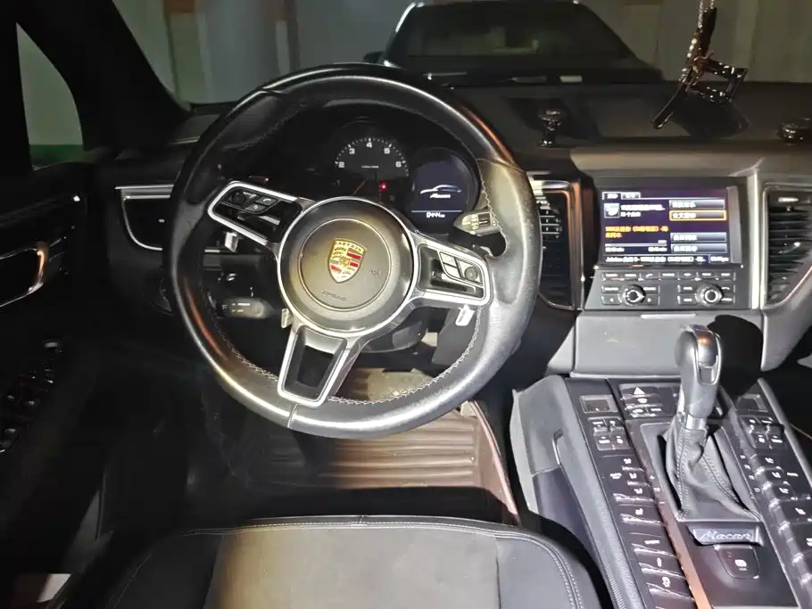 Porsche Macan — миниатюра 15